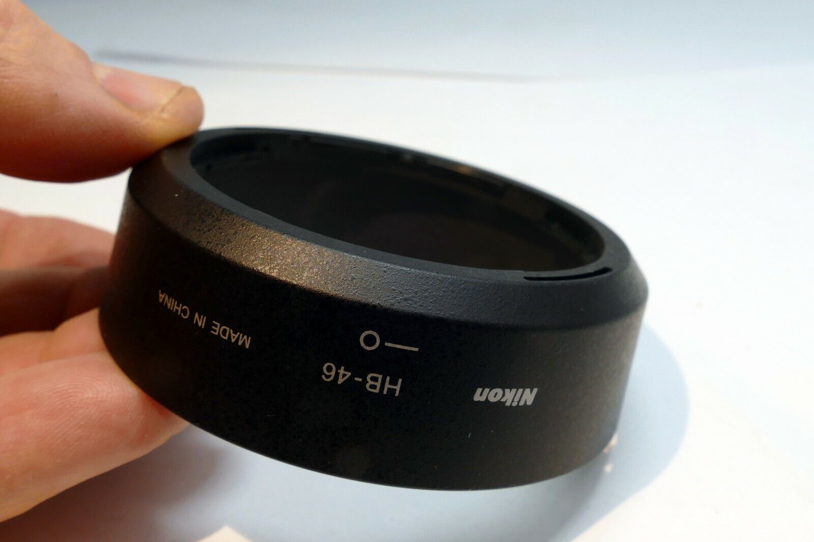 Nikon HB-46 Lens hood Shade for 35mm f1.8 G DX Nikkor  Genuine OEM AF-S
