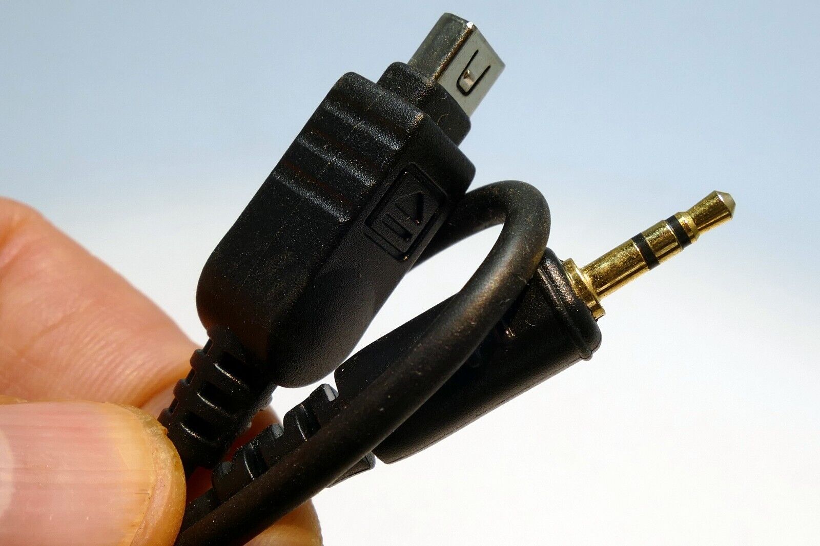 Camera 2.5mm TRS  Male to USB Male cable  for camera  1 foot long audio