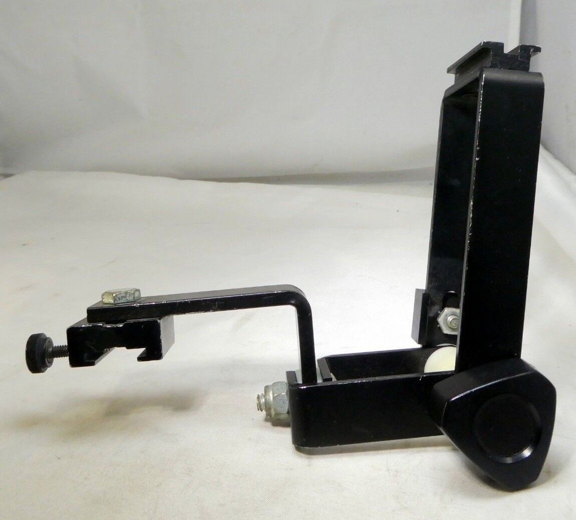 Flash adapter for the tripod or bracket