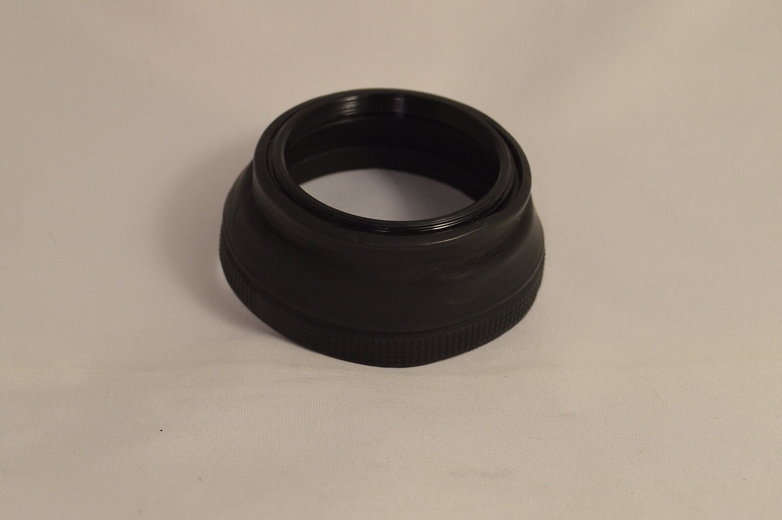 55mm Collapsible Rubber Lens Hood with plastic rim Made in Korea O107031