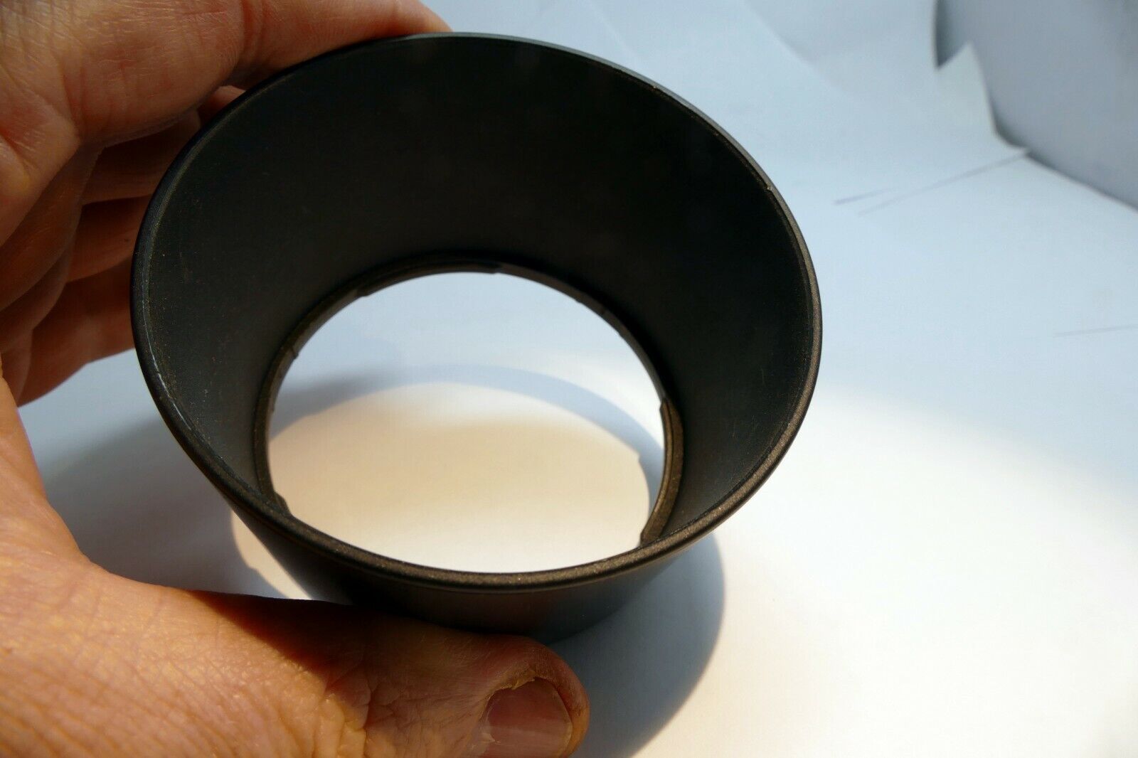 69.5mm ID Petal Shaped Plastic Lens Hood  Telephoto 70-300mm