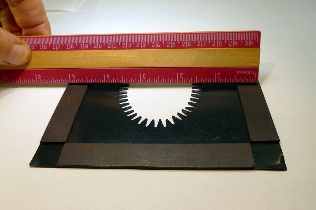 Lindahl Vignetter Mask 5X5" square bellows 2.5 Large Oval with magnet frame