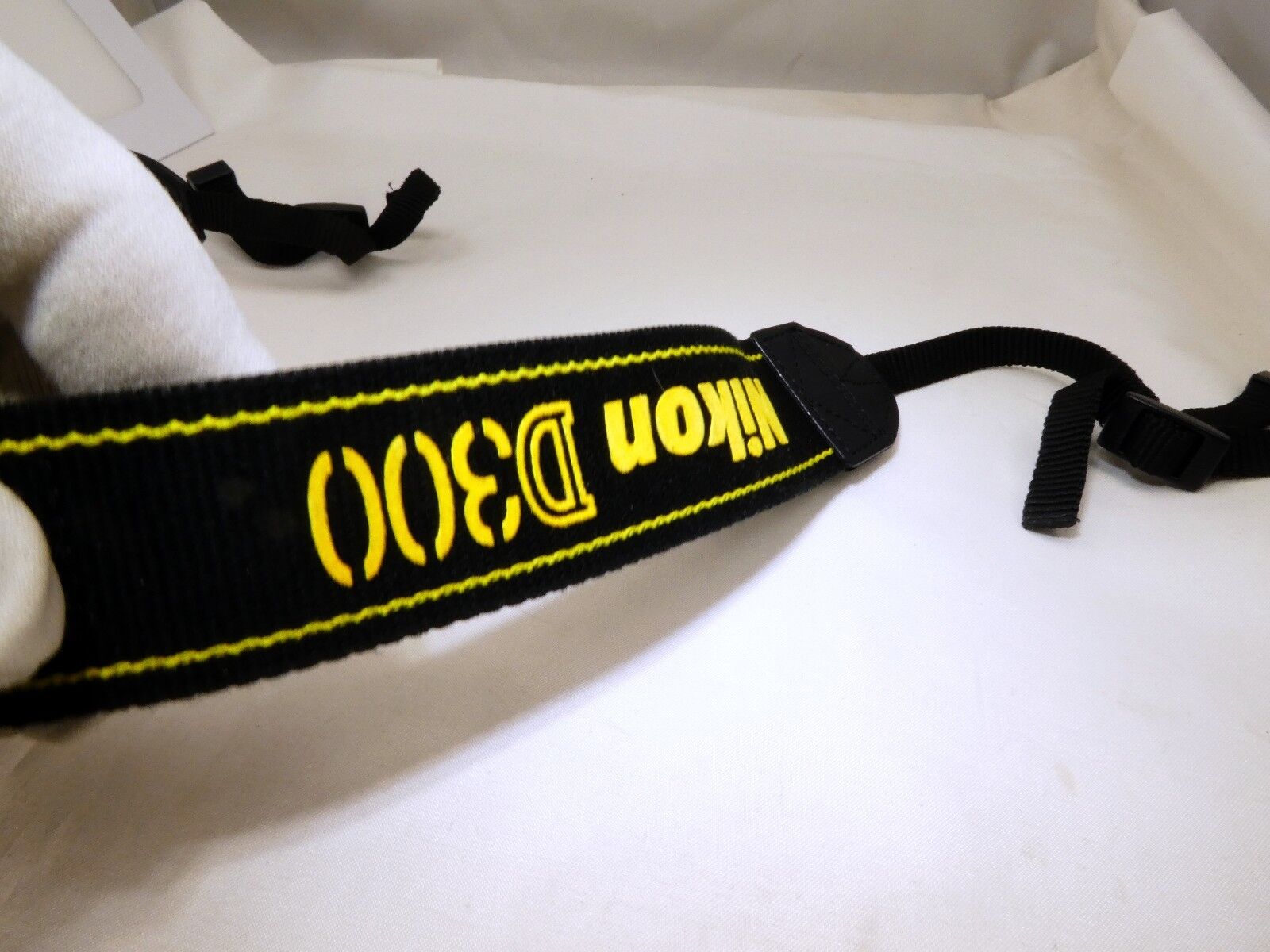 Camera Strap Nikon D300  Grey Genuine OEM Genuine   AN-DC300