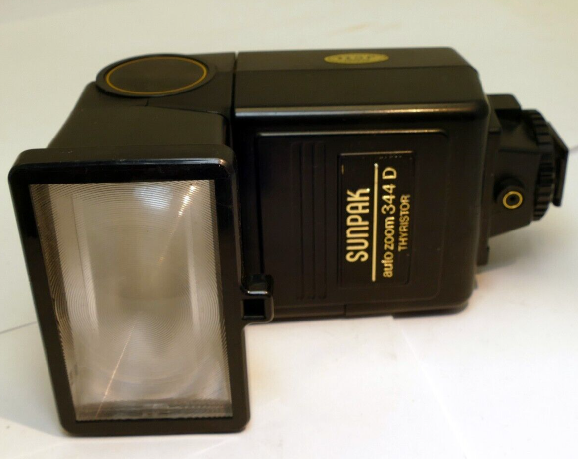 Sunpak Flash auto zoom 344 D for parts or repair AS IS