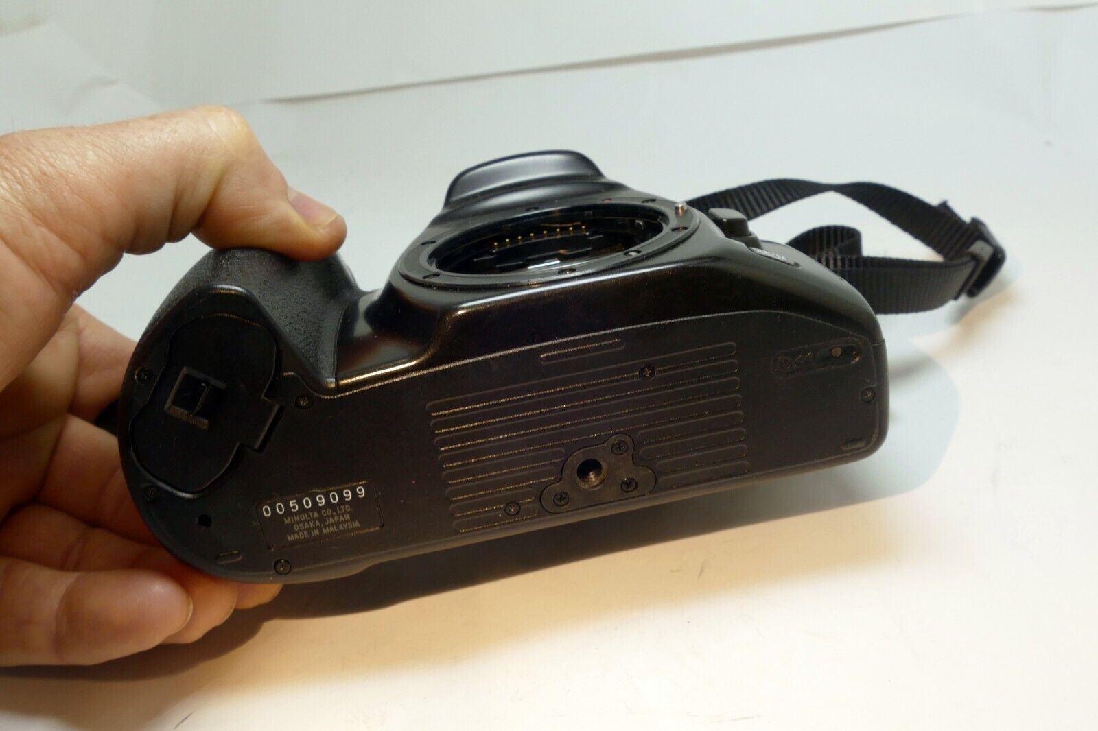 Minolta Maxxum 400si 35mm SLR Film Camera Body