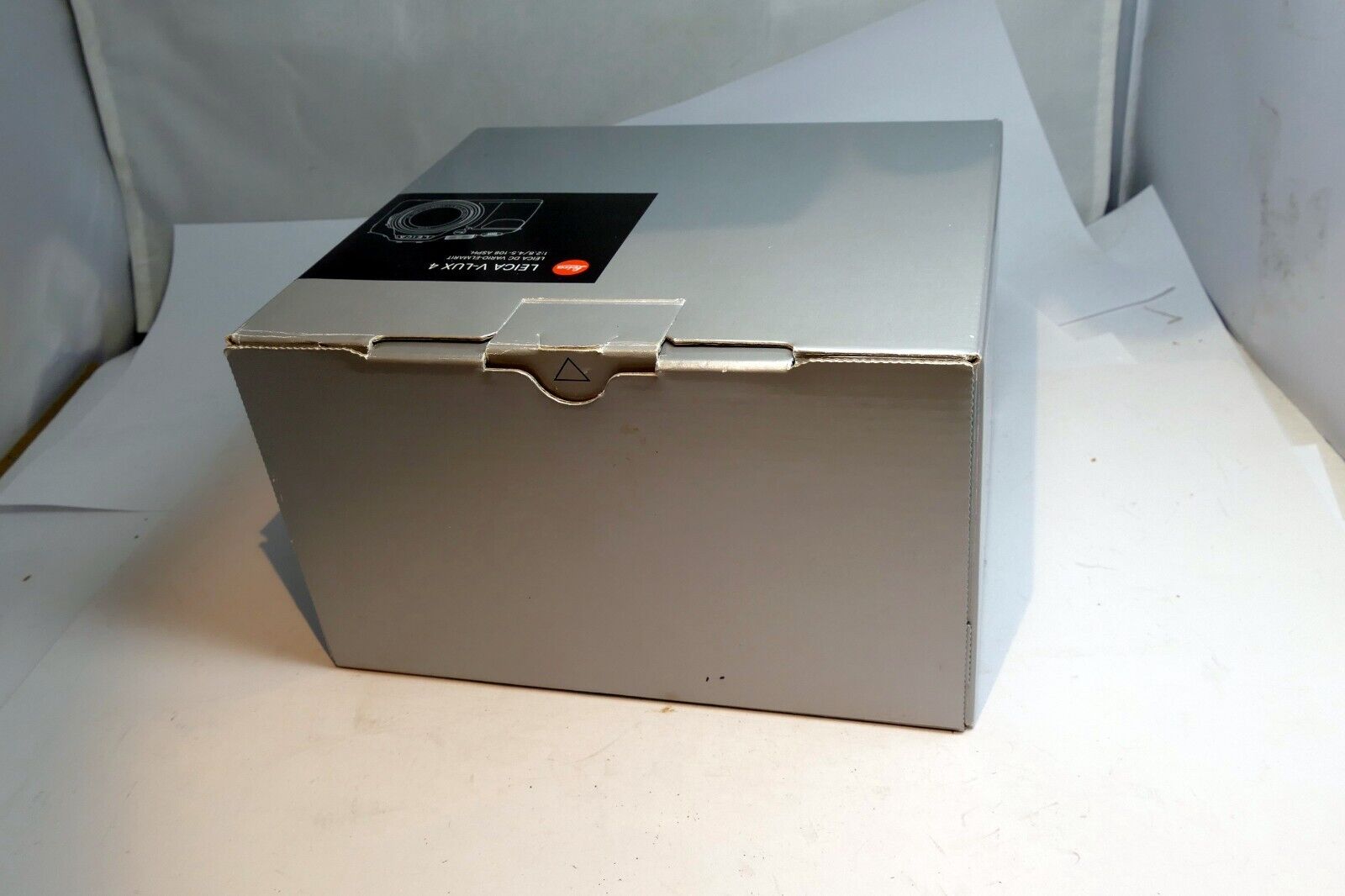 An Empty Box (only ) for  Leica V-Lux 4 DC vario Elmarit 4.5-108mm f2.8 18191