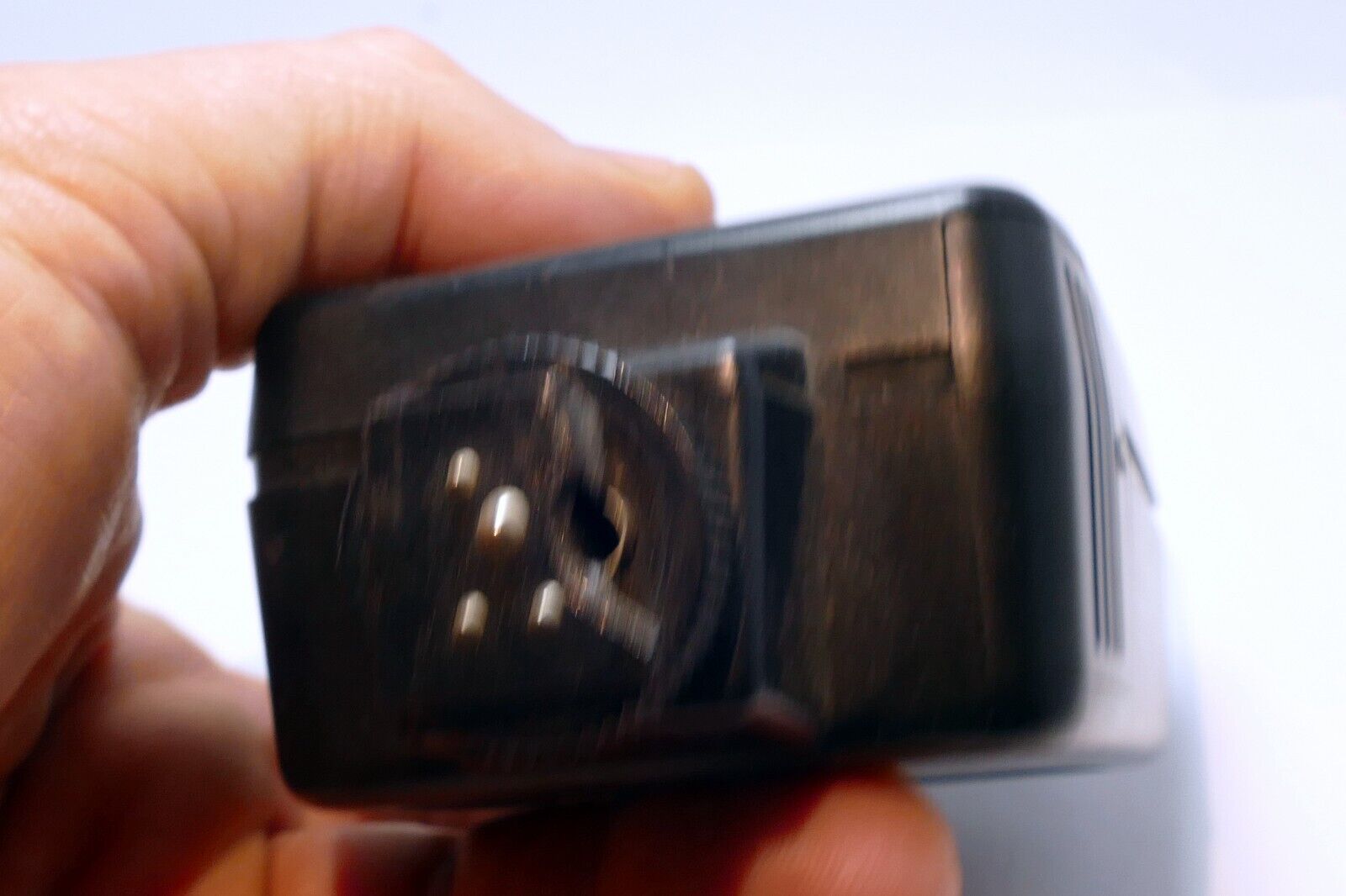Nikon SB-18 Flash speedlight with damaged shoe - still works