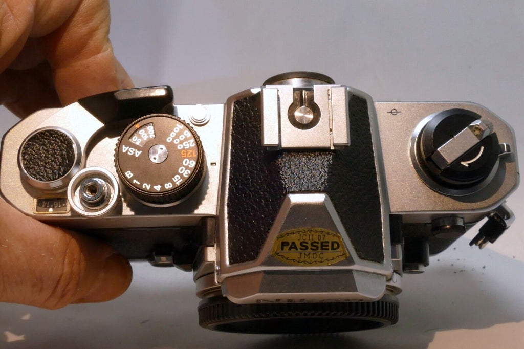 Nikon FM 35mm SLR Film Camera w/ issues with light meter - Free Shipping USA
