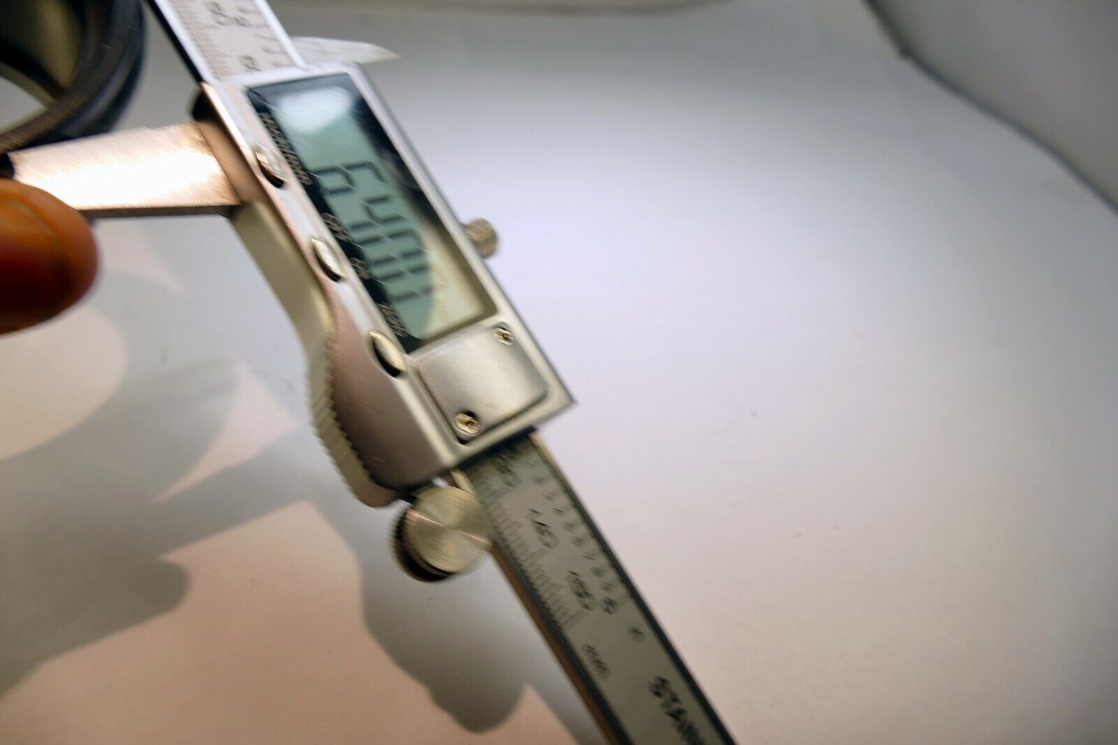 51mm Plastic screw in type (male threads) Lens hood / shade adapter