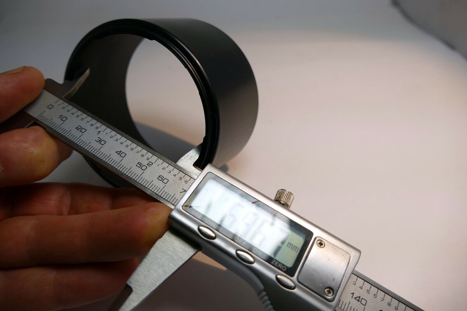 68.5mm ID plastic Lens Hood unknown brand  twist on type for telephoto