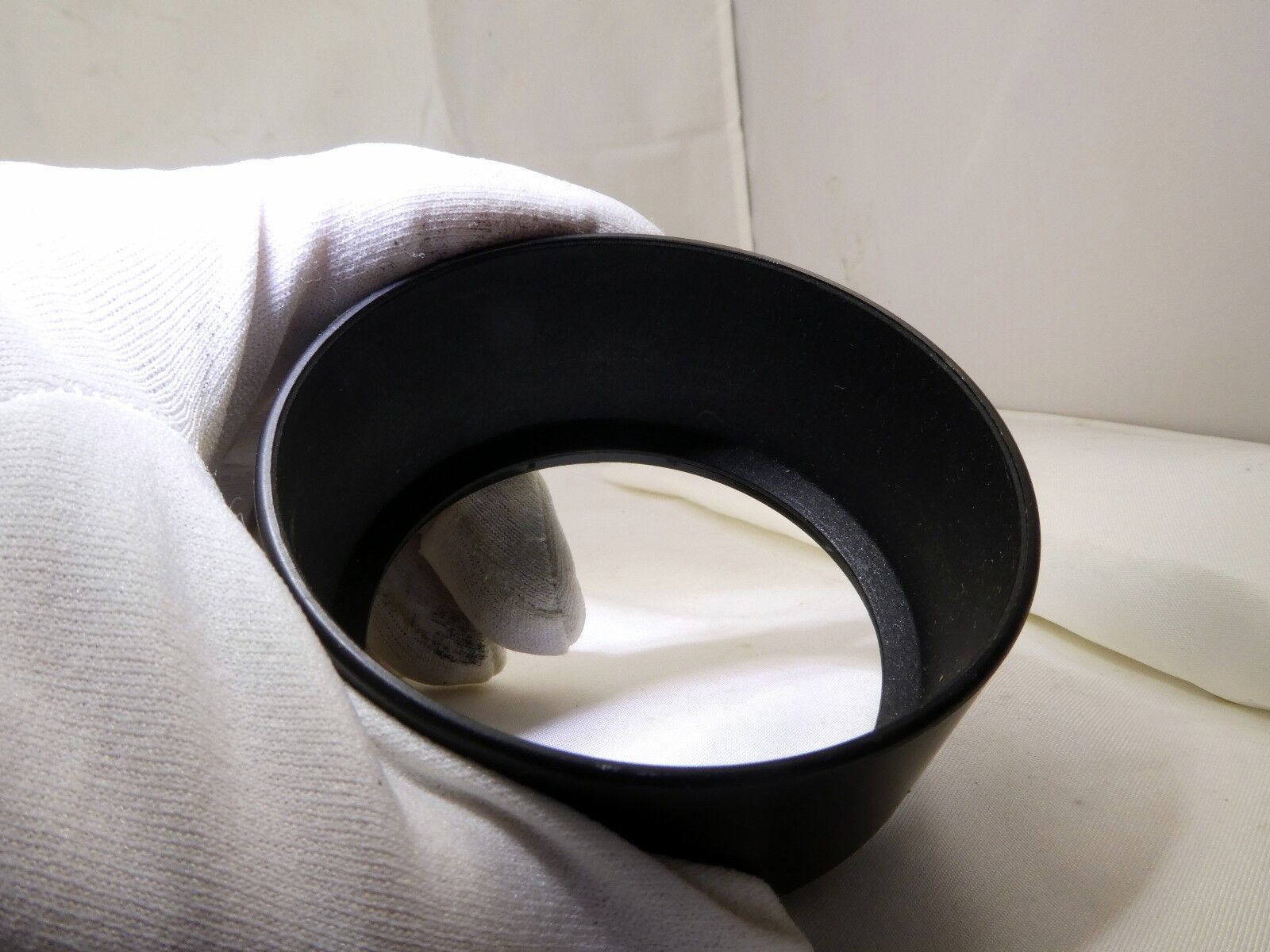 Lens Hood for lens 58mm rim  twist on type