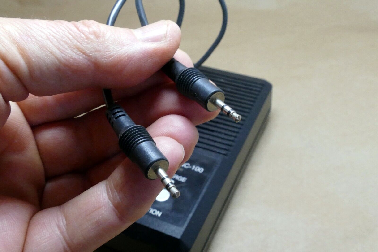 Nikon NC-100 Quick  Battery charger