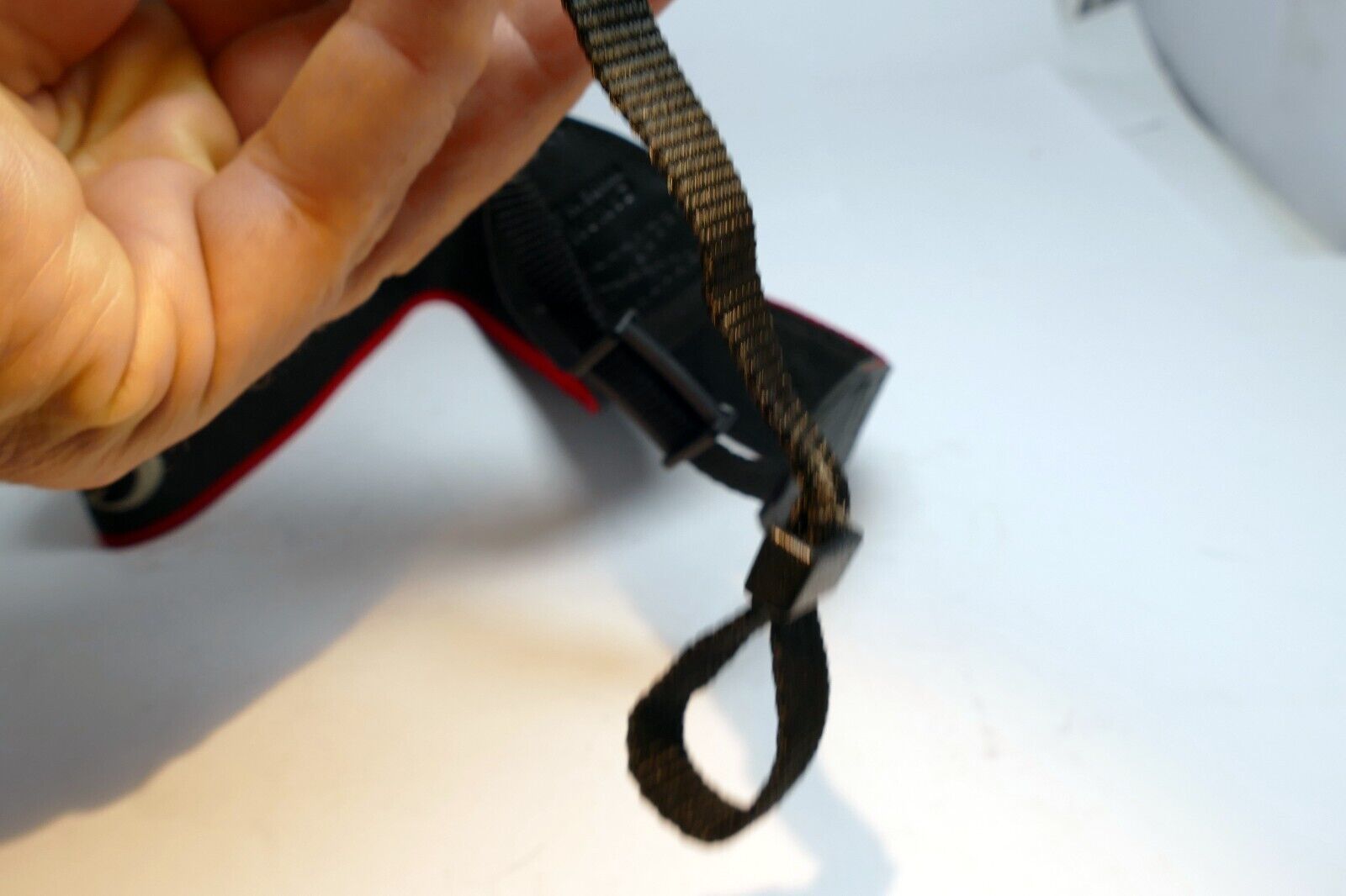 Canon EOS 60D Digital Camera Neck Shoulder Strap Black-Red - -  Genuine OEM