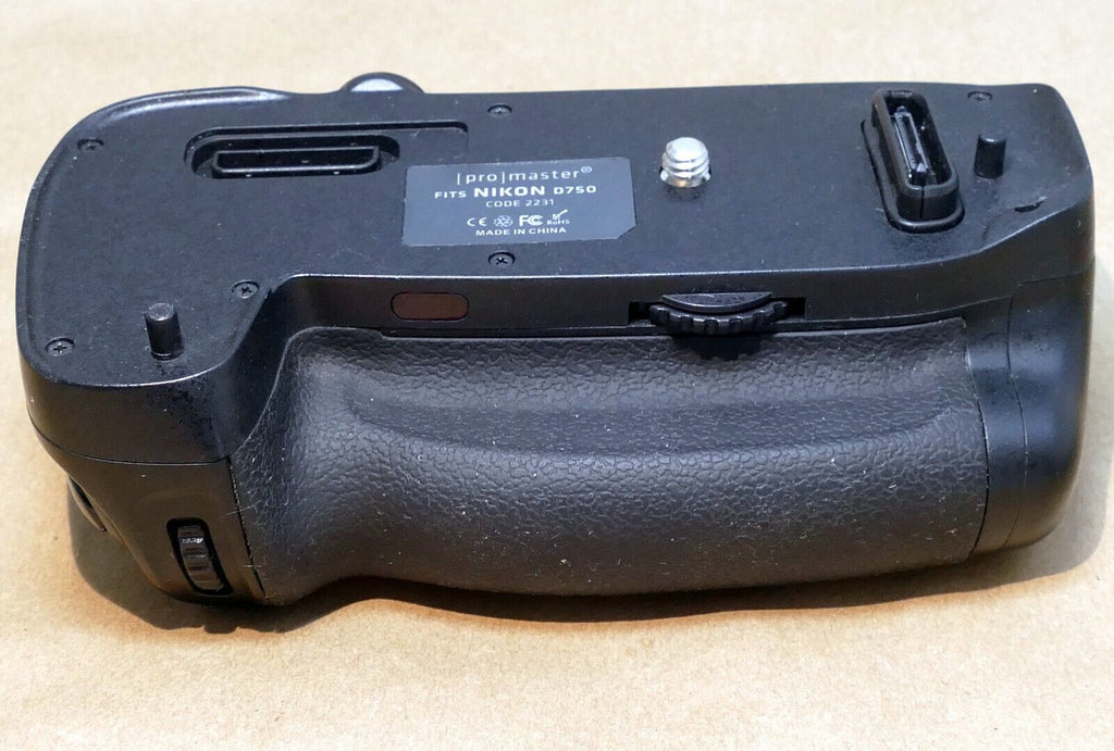 Promaster D750 Grip New in Box
