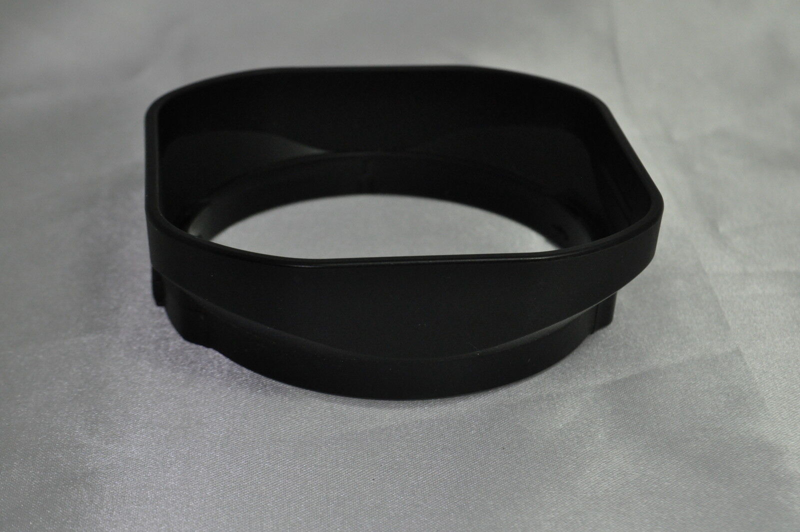 Clip on Type Plastic Lens Hood 72.7mm (not sure what brand)