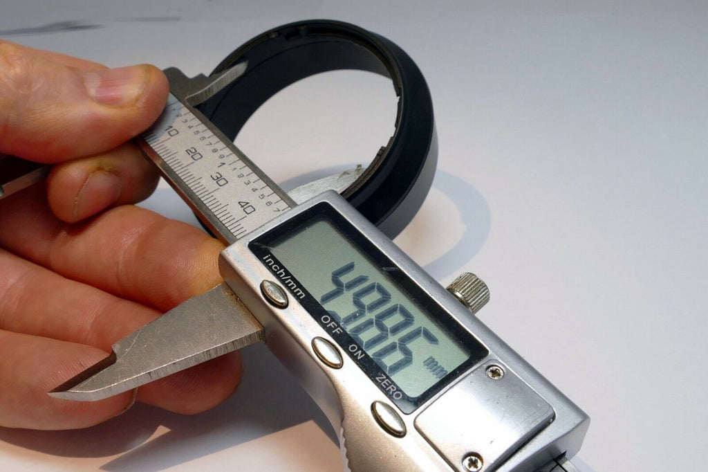 Plastic Metal Lens Hood 46-47mm unknown lens