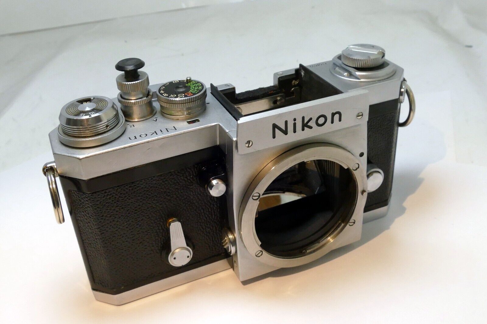 Nikon F 35mm film camera body only S# 7164692 - works good
