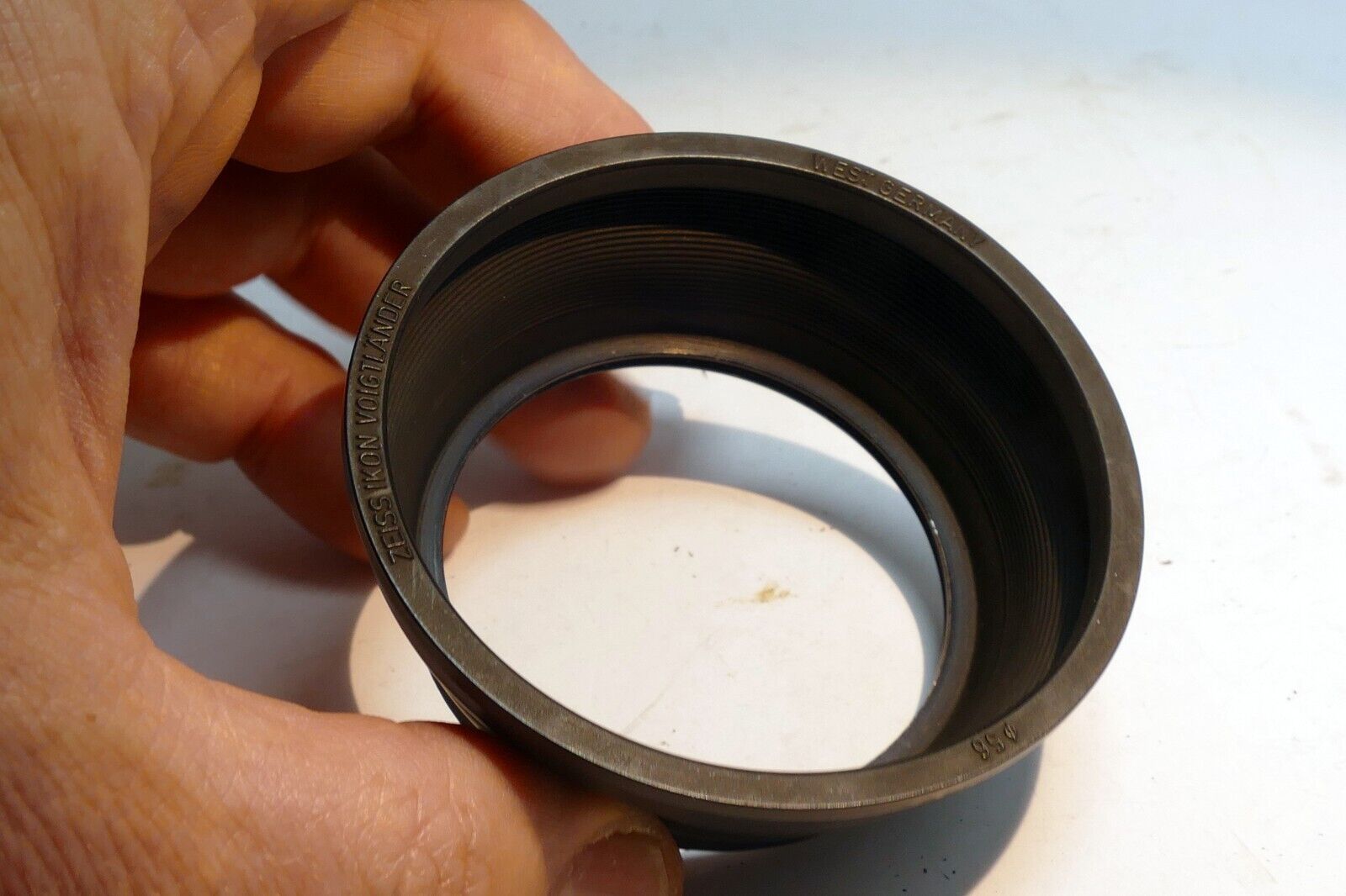 Zeiss Ikon Voitglander  56mm Lens Hood Shade threaded with female threads Icarex