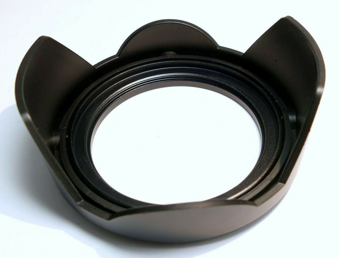 67mm  LENS Hood Shade screw in wide angle 18-135mm 28-135mm