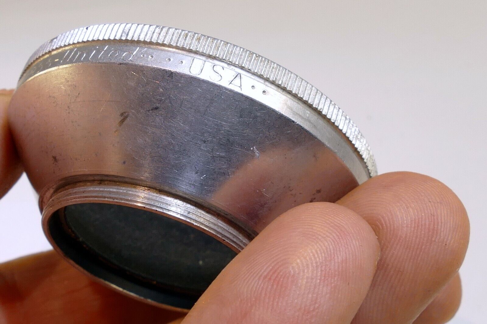 Chess-United 33mm series 5 V Metal Lens Hood Shade screw in for 33.3mm wide angl