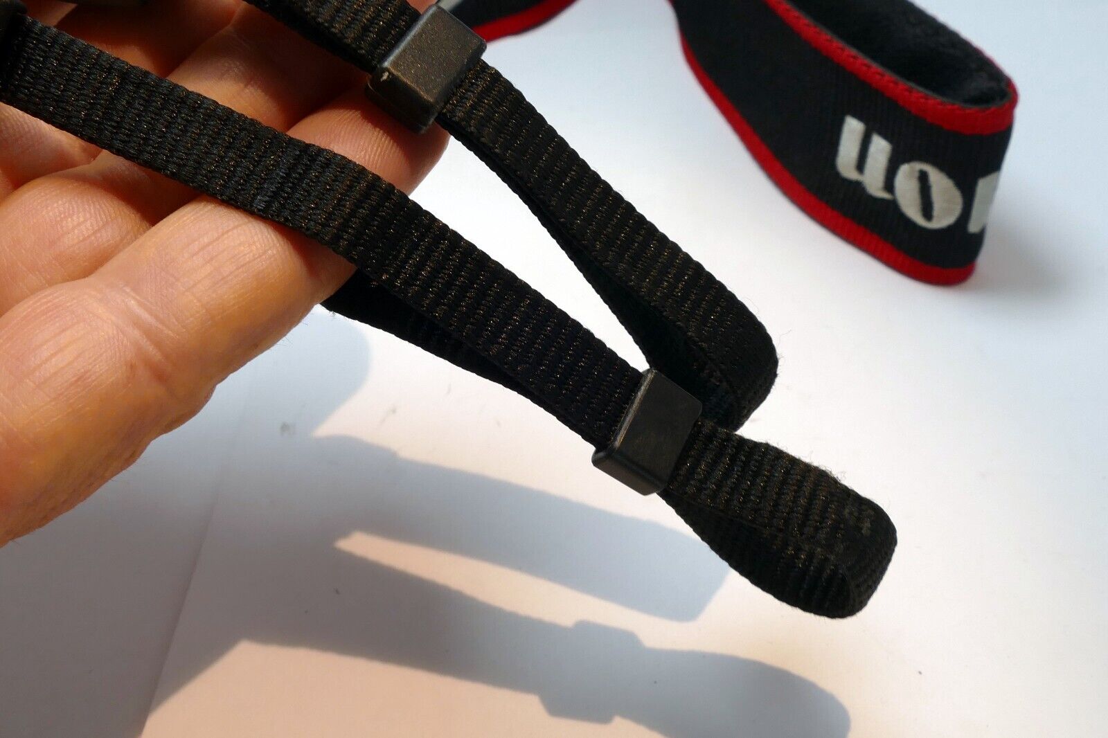 Canon EOS 5D Mark II Camera Shoulder Neck Strap Black-Red  -  Genuine OEM - MINT