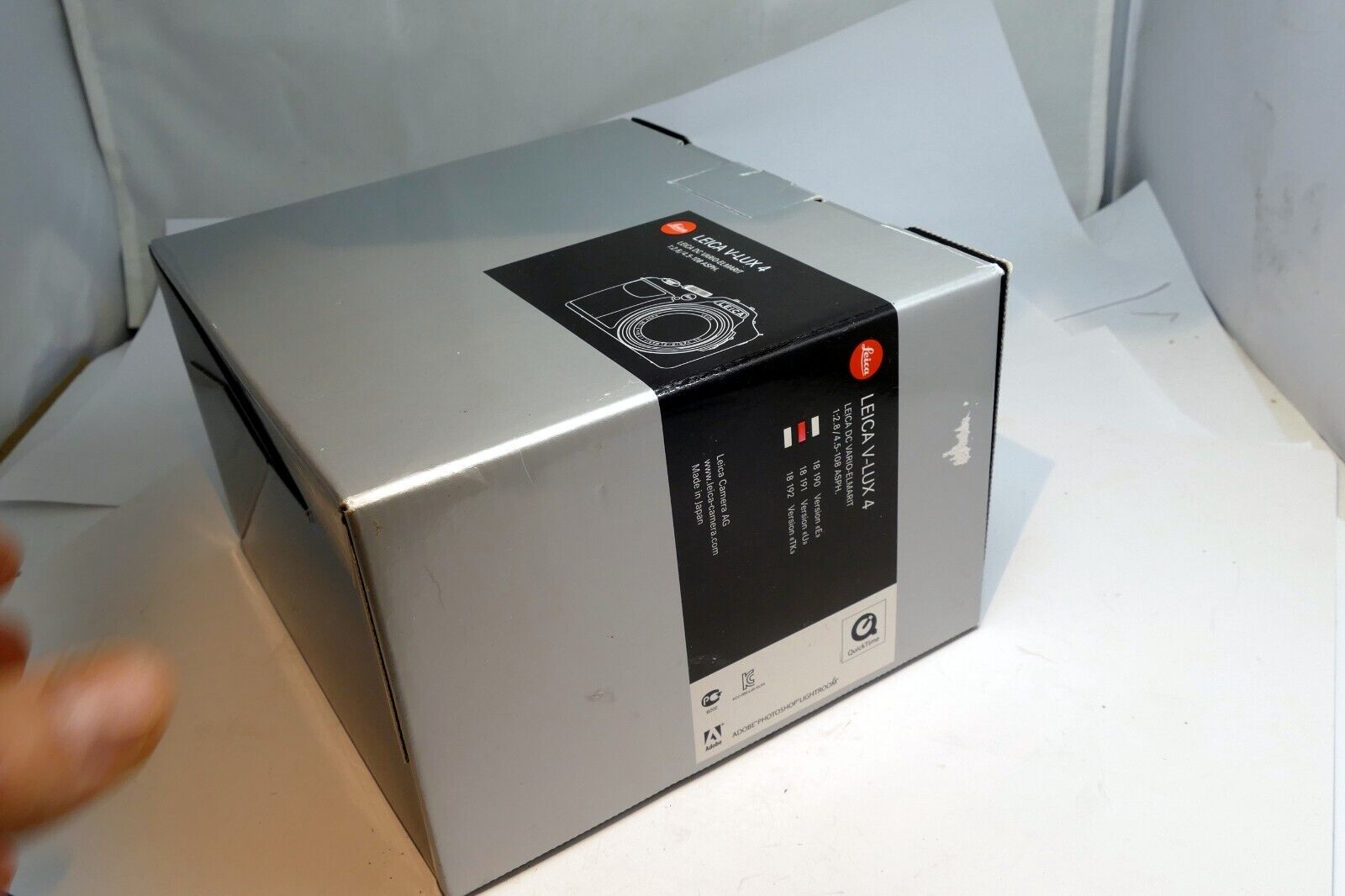 An Empty Box (only ) for  Leica V-Lux 4 DC vario Elmarit 4.5-108mm f2.8 18191