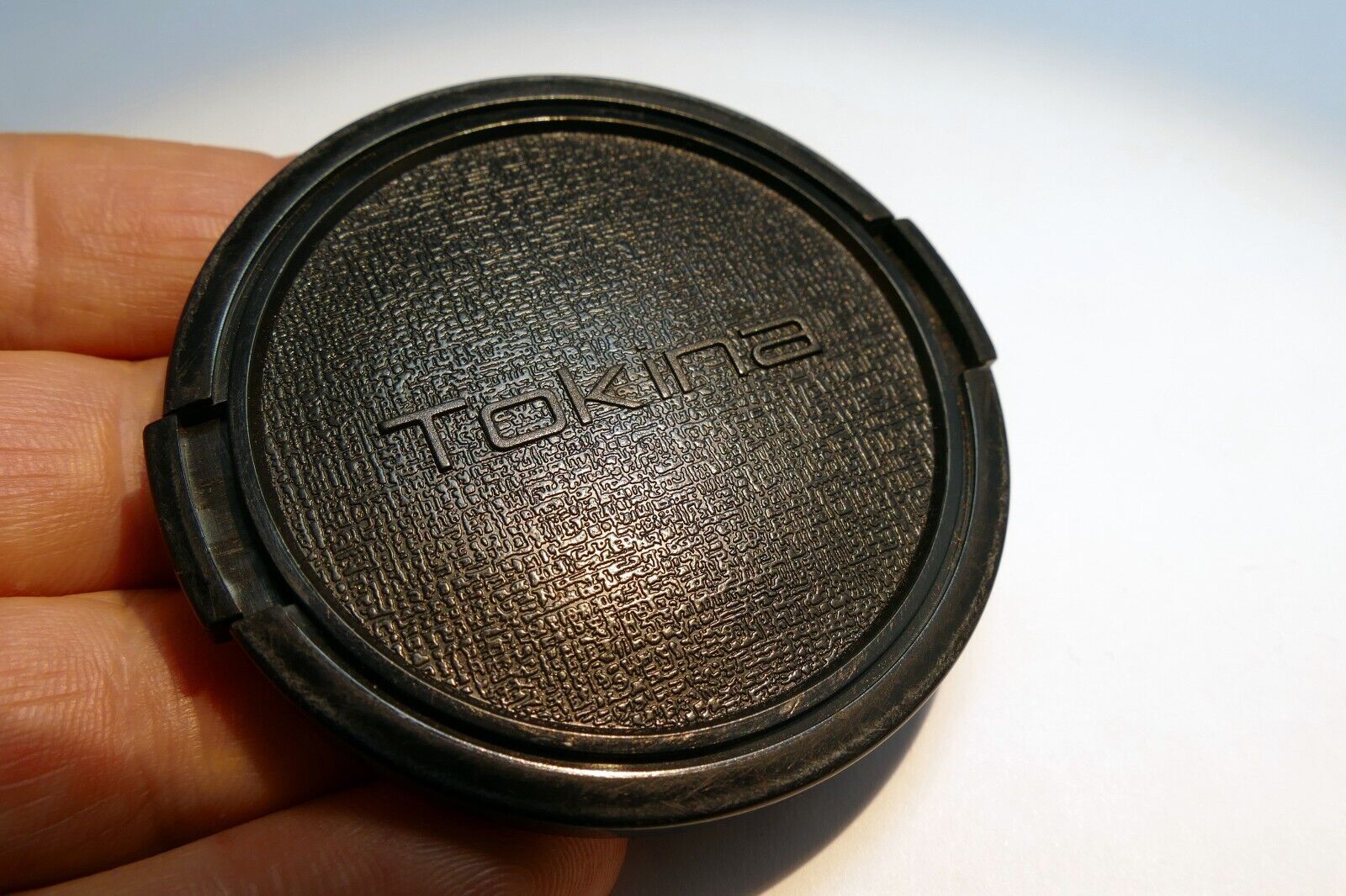 Tokina 62mm Lens Front Cap Snap on type for   Tokina Firin 20mm F/2 FE AF