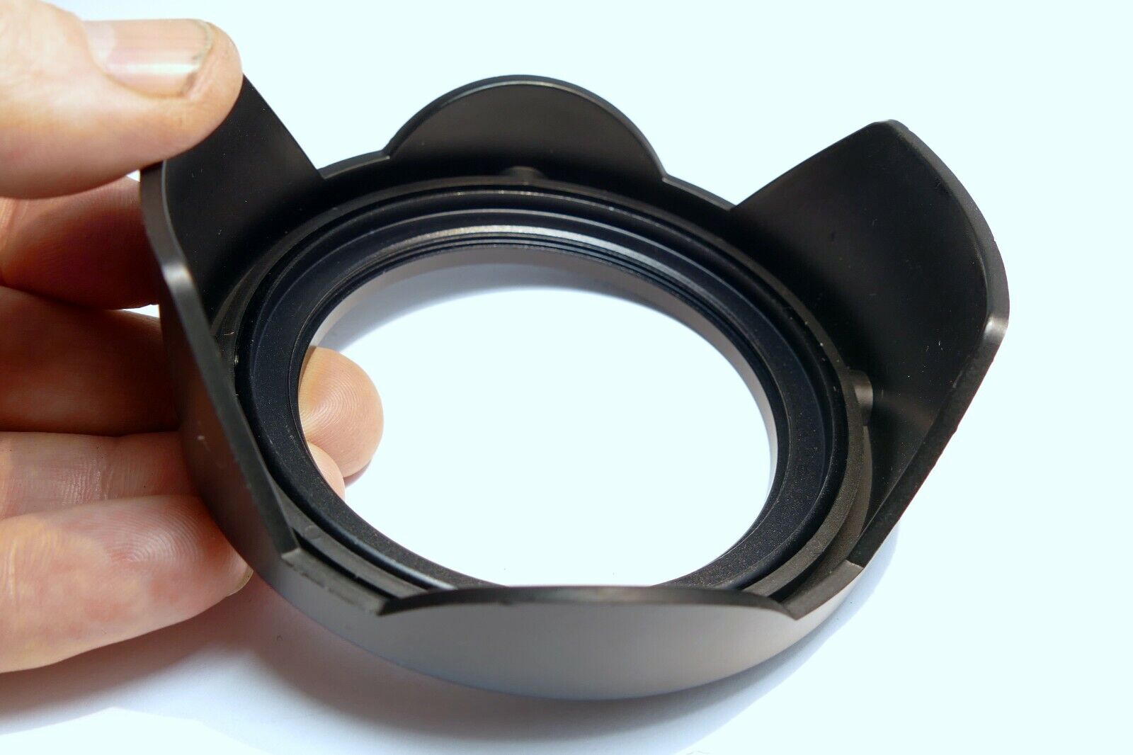 67mm  LENS Hood Shade screw in wide angle 18-135mm 28-135mm