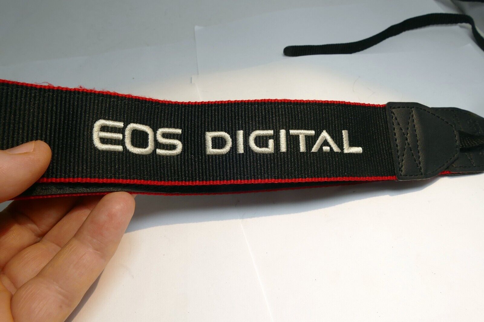 Canon EOS Digital Camera Neck Shoulder Strap Black-Red - Genuine T7 T8i