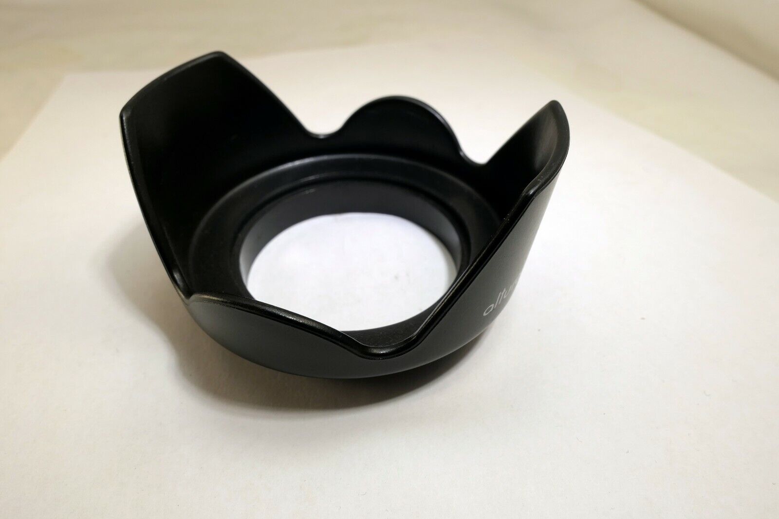 Petal 52mm Lens Hood Shade screw in type plastic