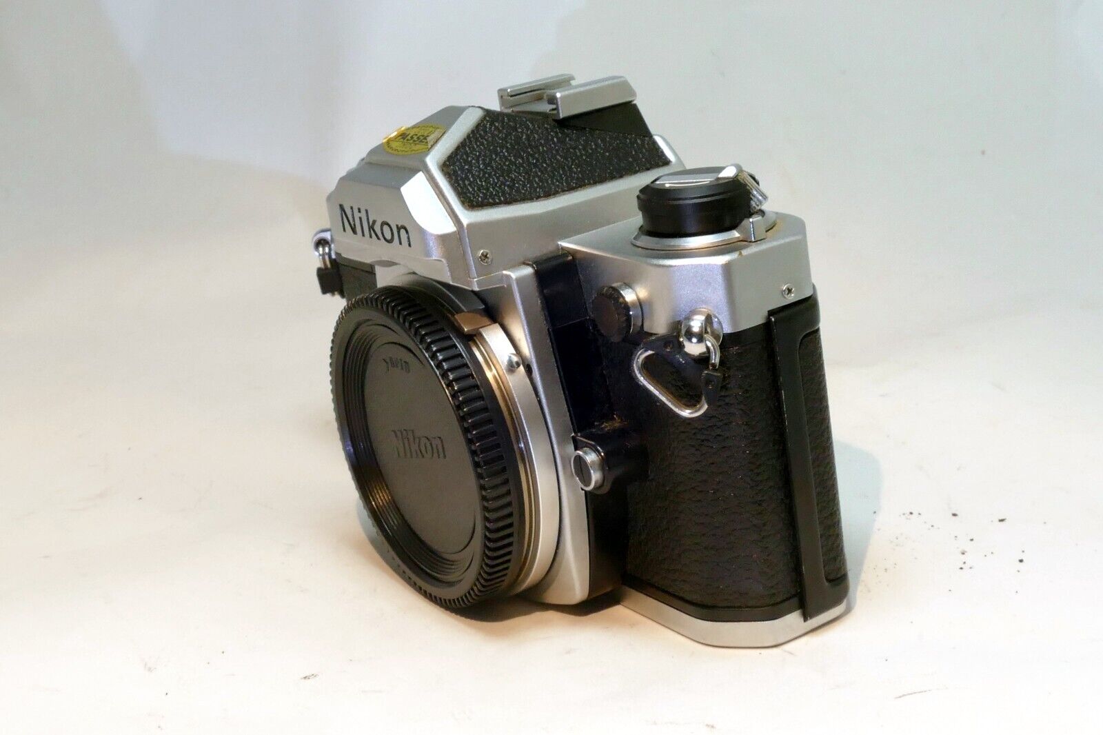 Nikon FM 35mm SLR Film Camera w/ issues with light meter - Free Shipping USA