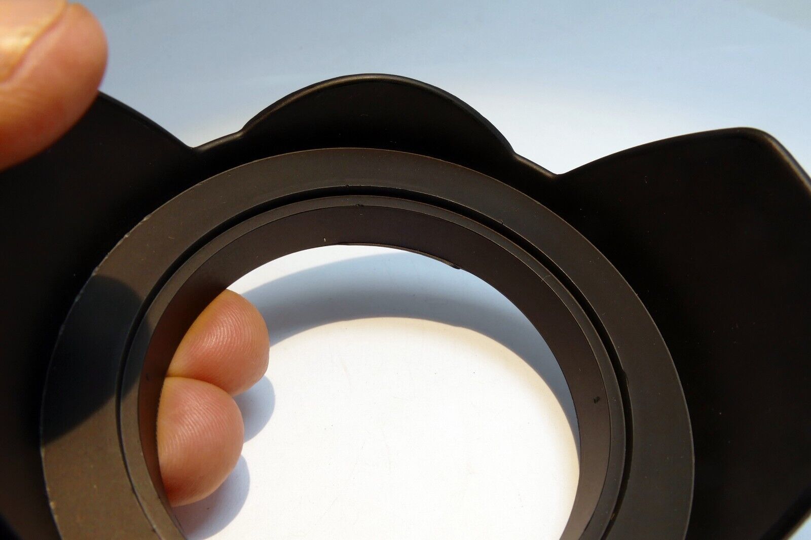 67mm Lens Hood  Shade threaded screw in plastic for 18-200mm
