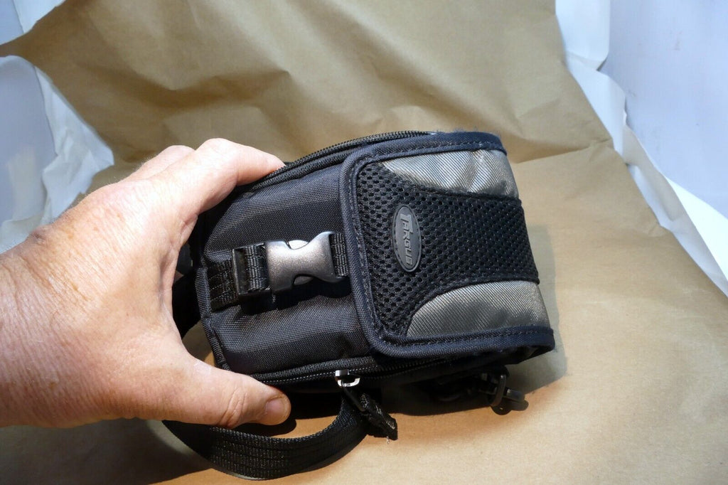 Targus digital camera messenger bag case with shoulder strap  black-gray