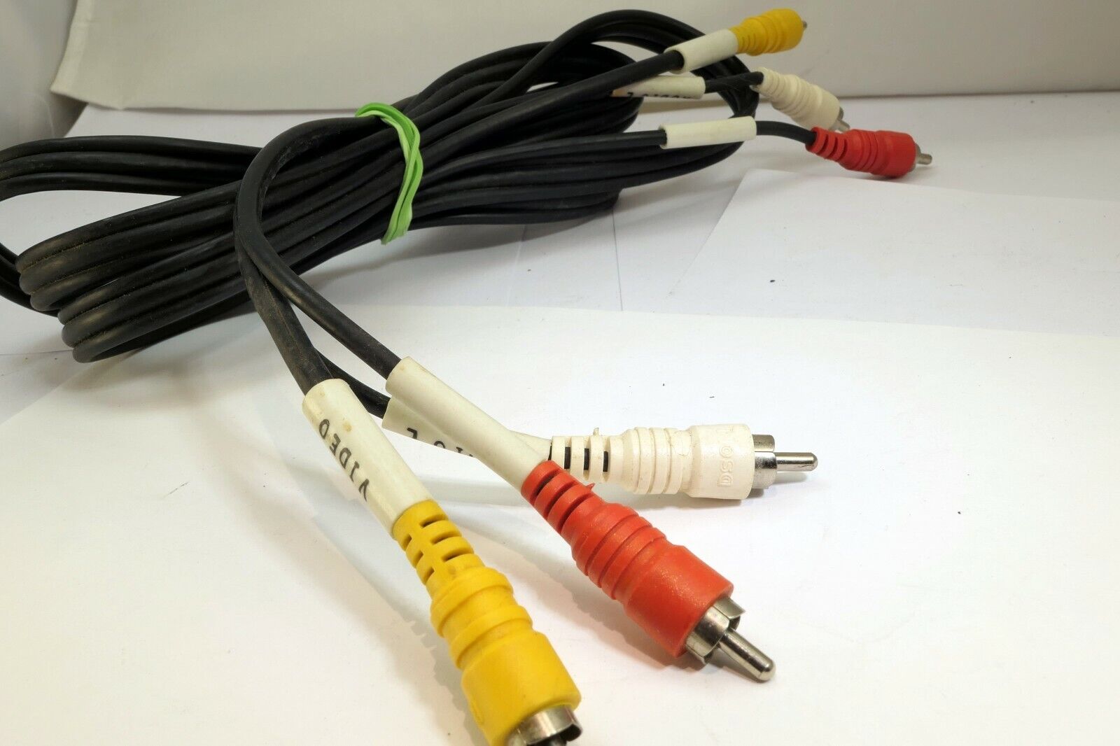 6 feet 3-RCA (L + R + Video) 3 RCA Male to 3 RCA Male Audio Video AV Cable Cord