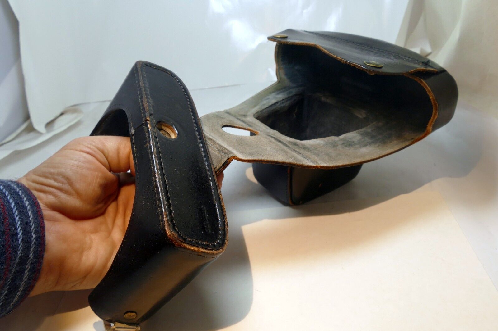 Leica Wetzlar Leather Camera Case  for Leica R R2 - missing tripod screw