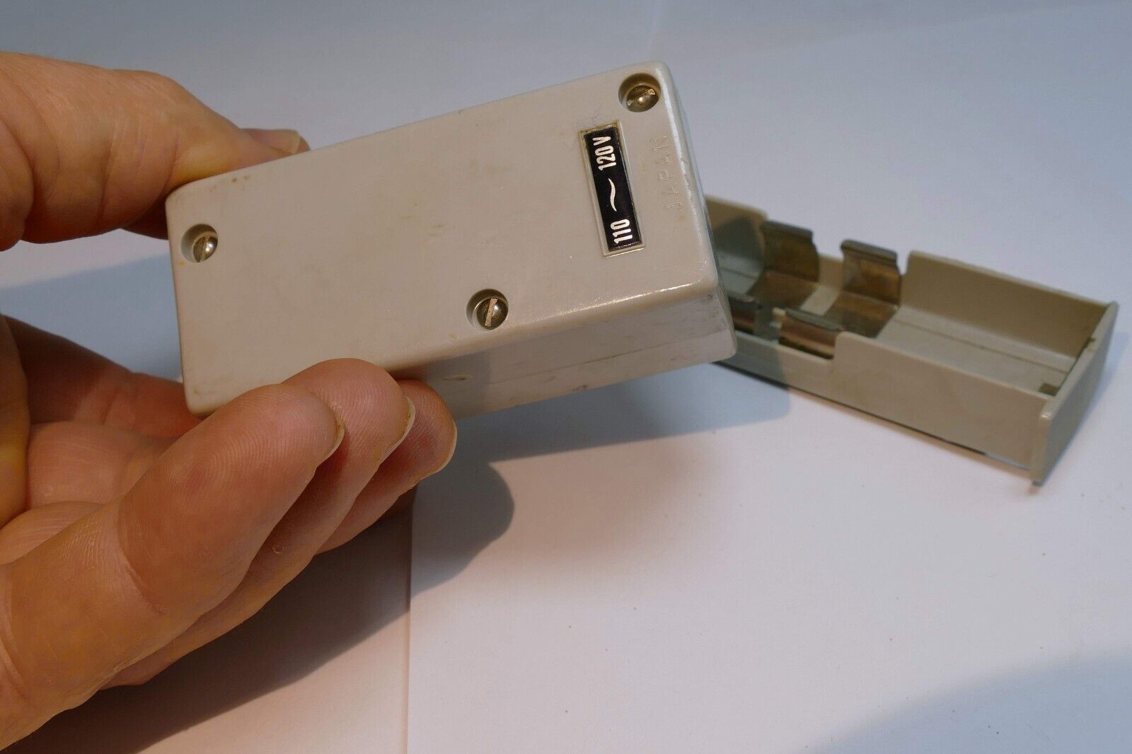 AA battery holder  for a vintage flash