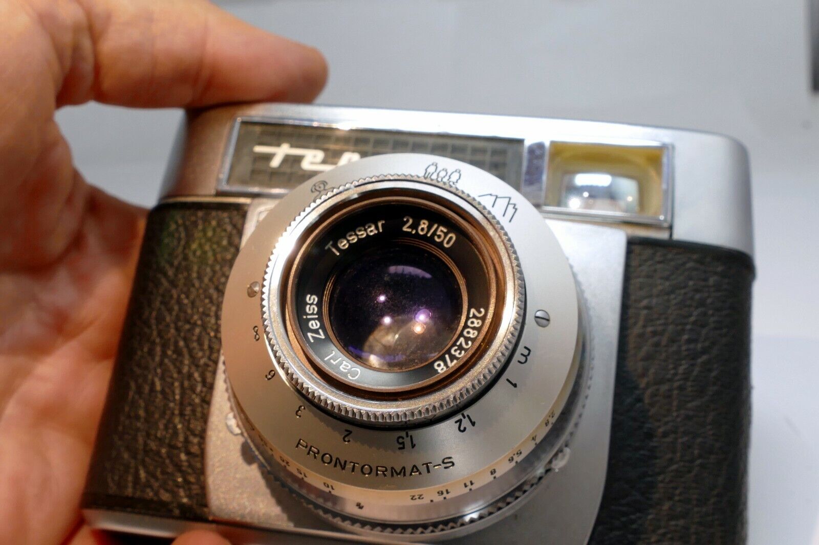 CAMERA ZEISS IKON TENAX CAMERA  - as is for parts or not working