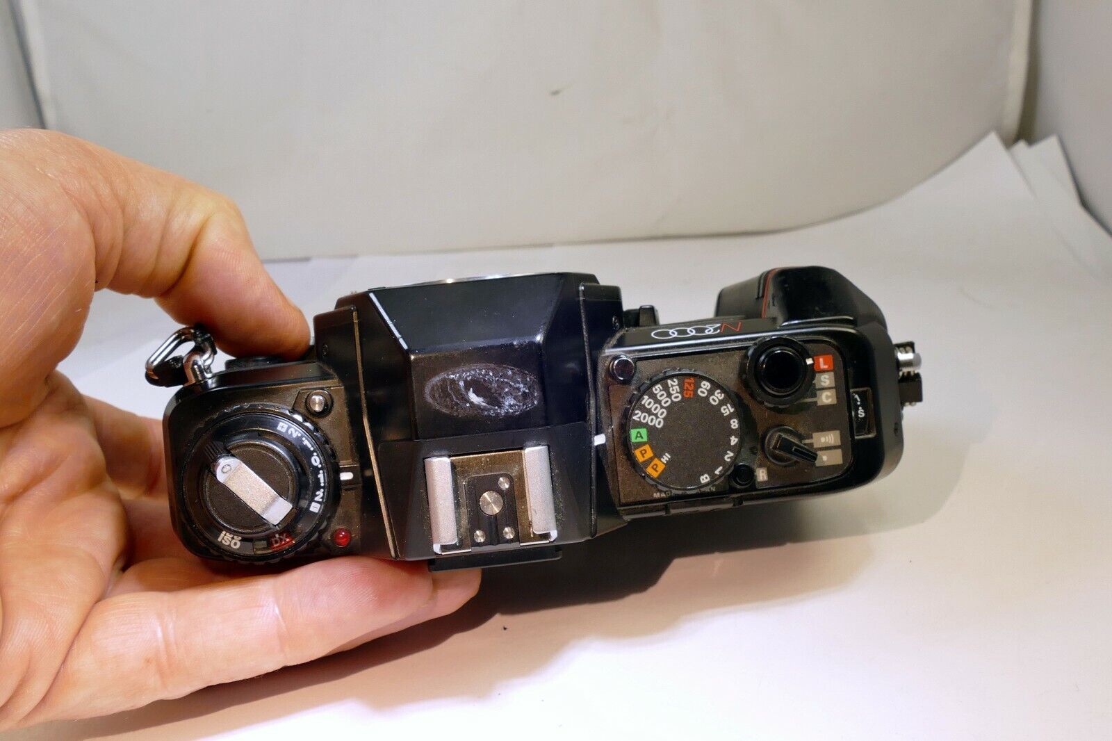Nikon N2000 Manual Focus camera body (for parts does not work AS IS )