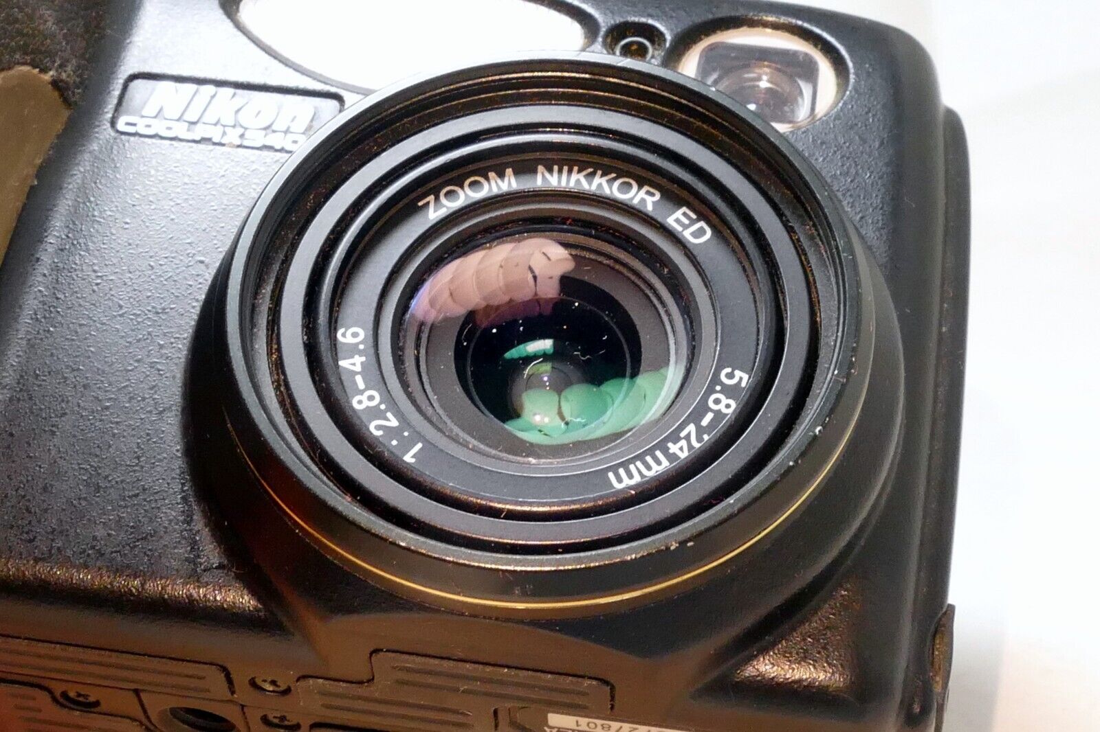 Nikon COOLPIX 5400 Digital 5.1MP Digital Camera Battery Included U284