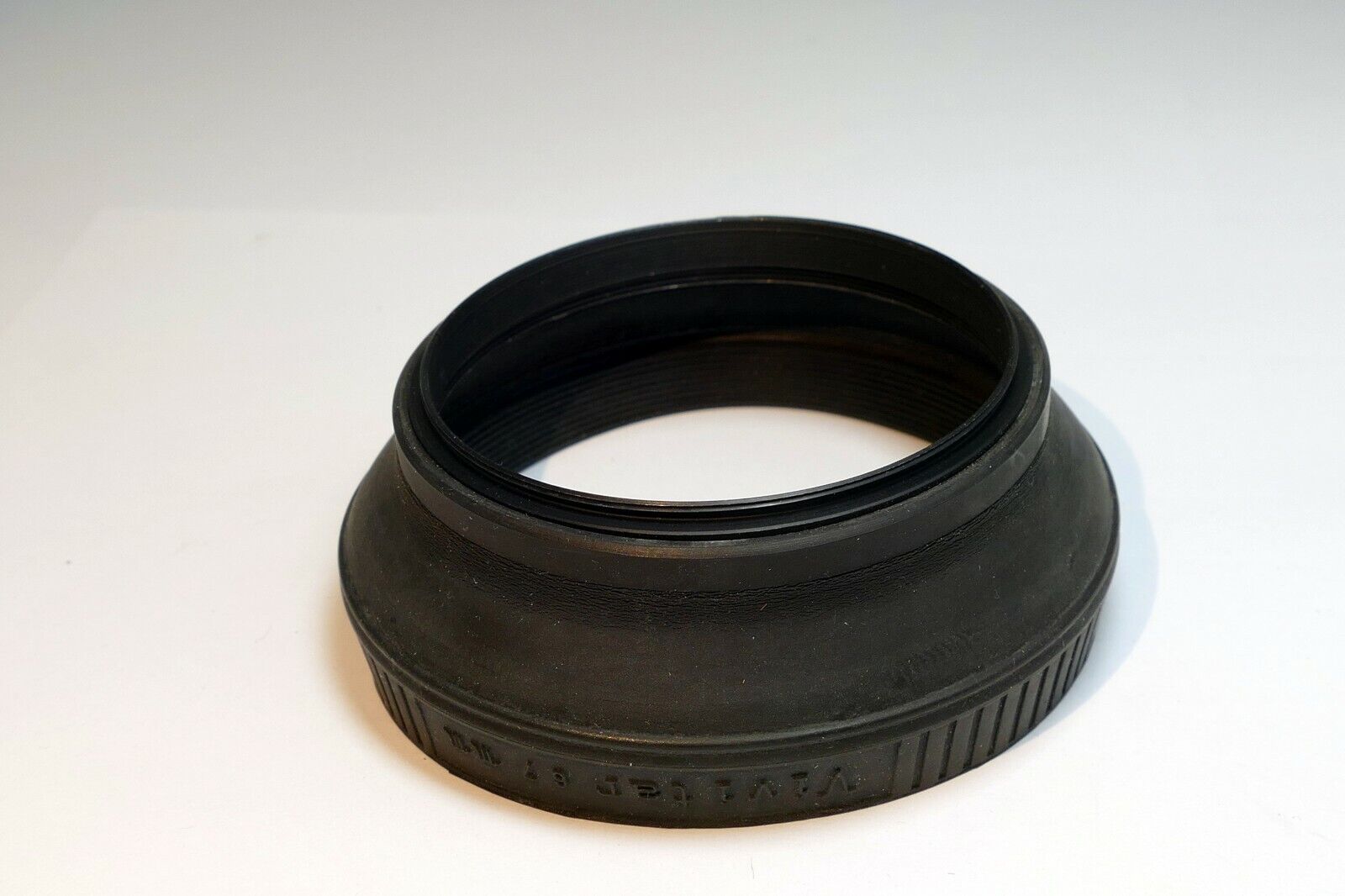 67mm rubber Lens Hood Shade screw in for 70-210mm series 1 f3.8 f3.5