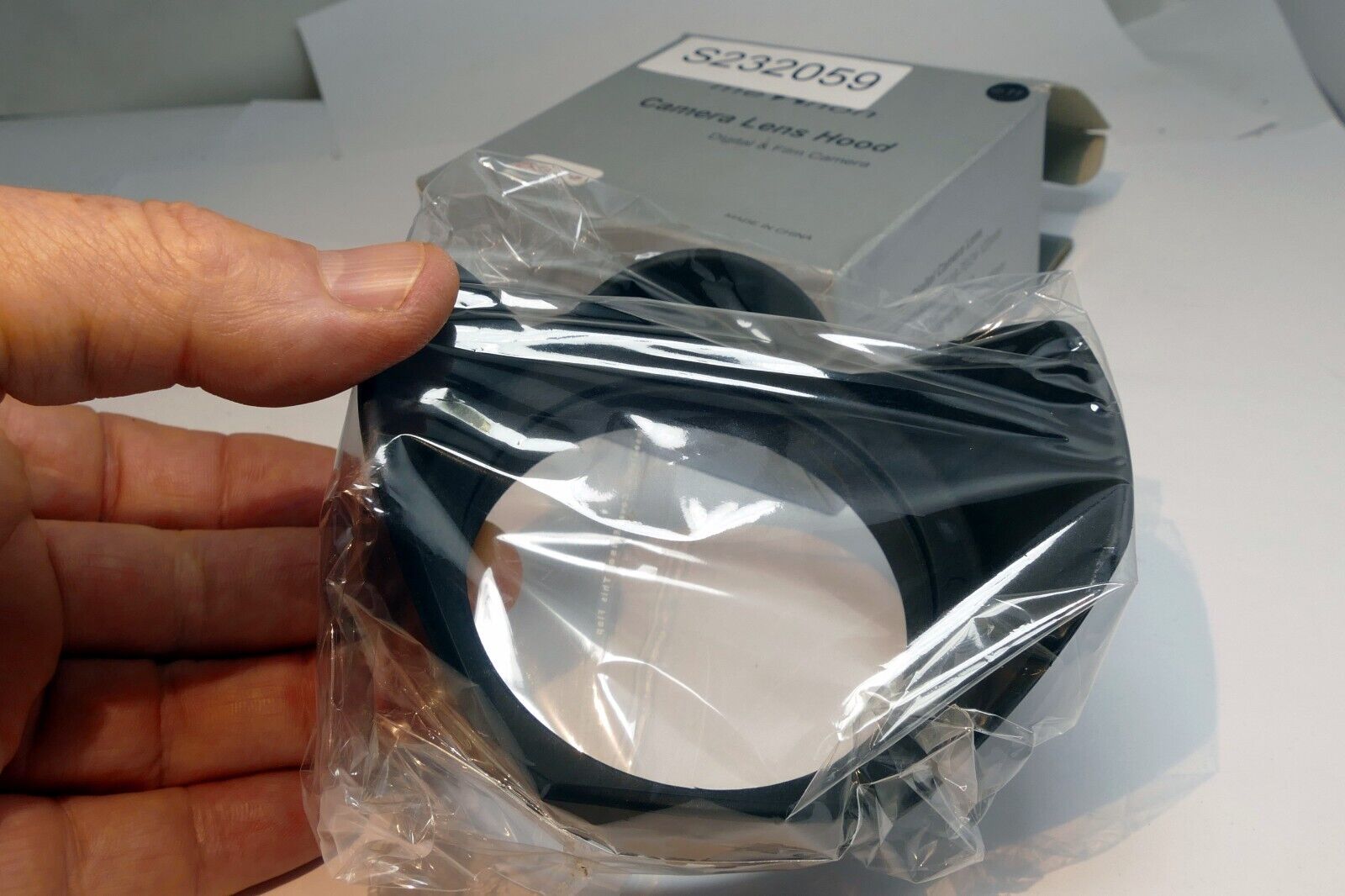 77mm Lens Hood Shade threaded plastic petal shaped  for  17-55mm 17-85mm 24-120m