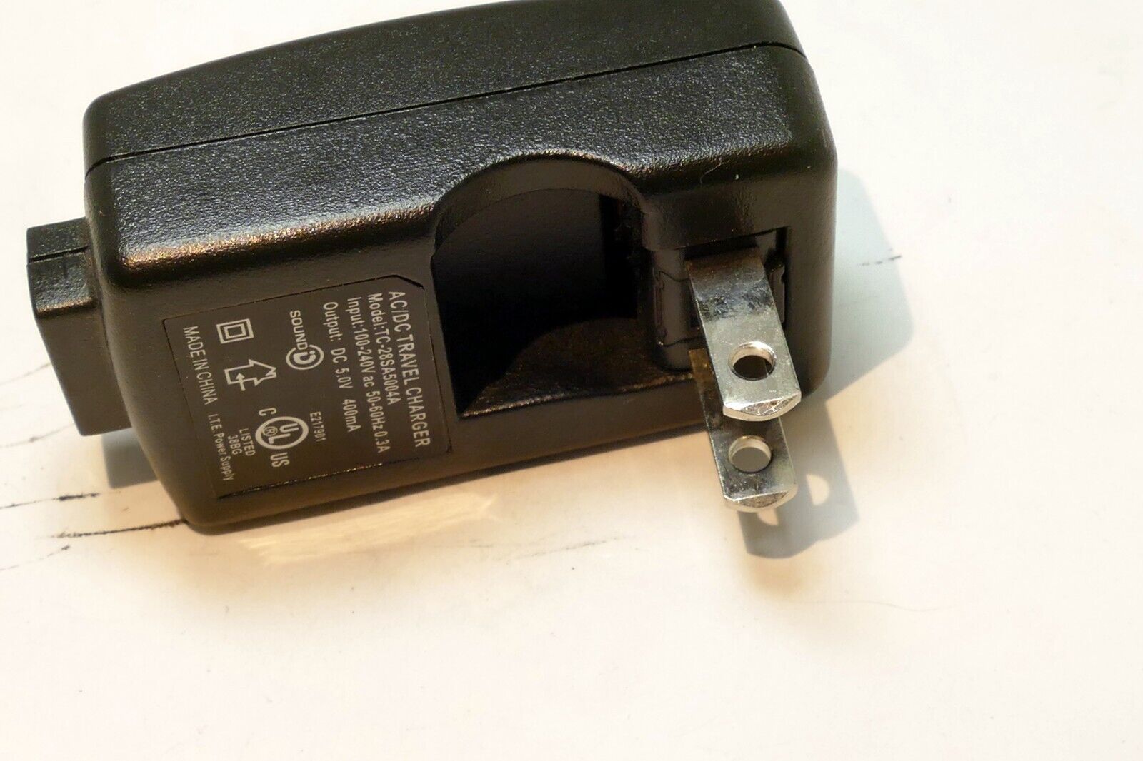 AC / DC Travel Charger Power Supply TC-28SA5004A  ( missing USB cable )