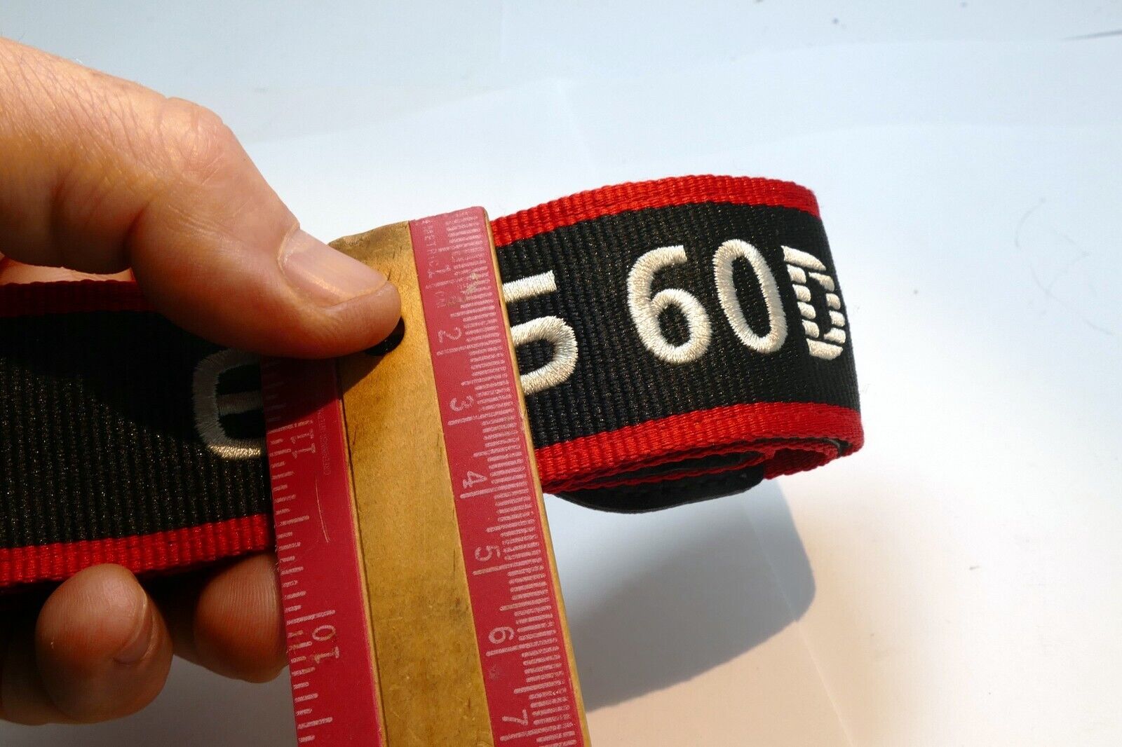Canon EOS 60D Camera Shoulder Neck Strap Black-Red  4cm wide -  Genuine OEM