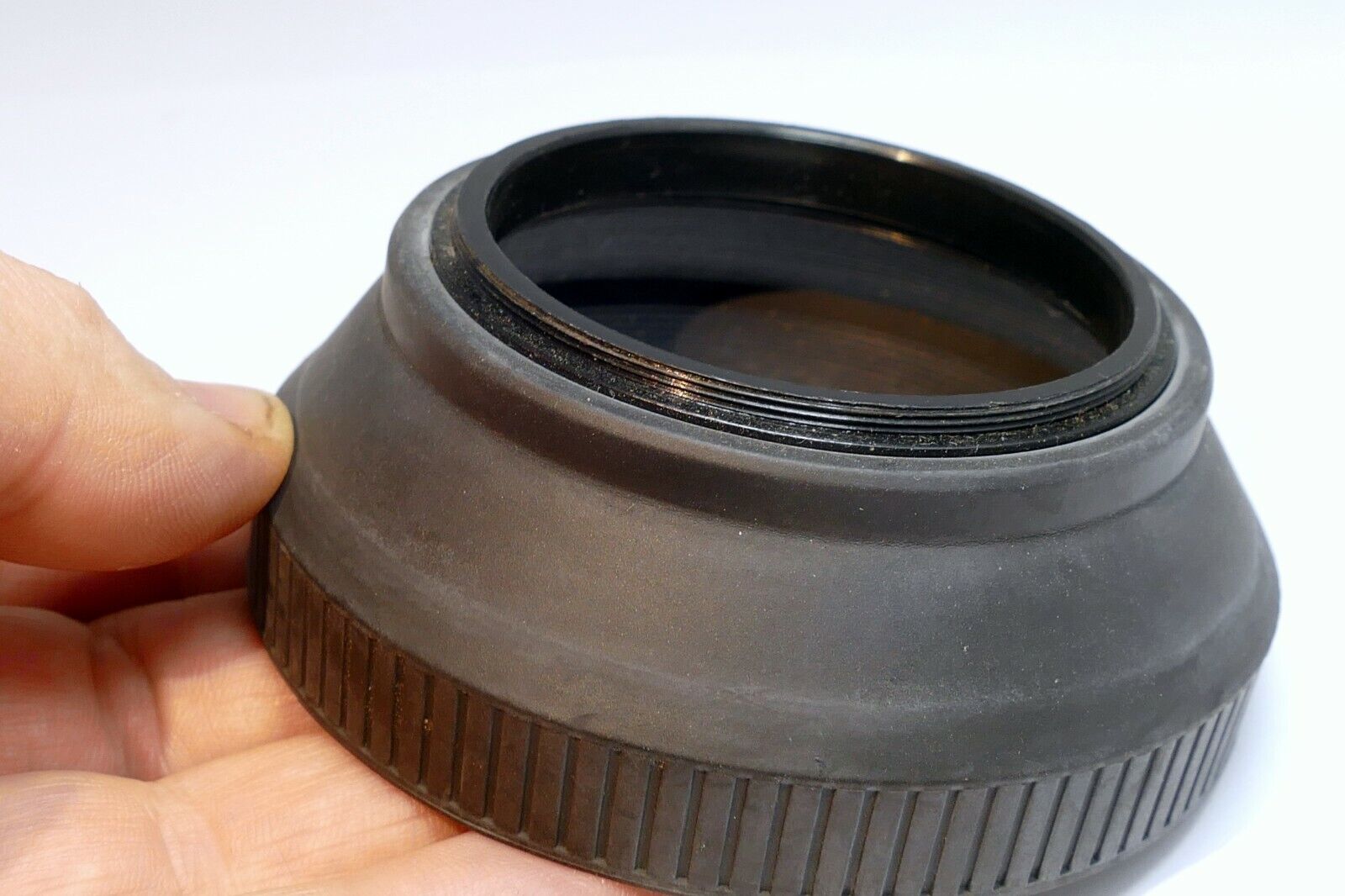 62mm rubber Lens Hood Shade screw in for 70-210mm f3.5 series 1