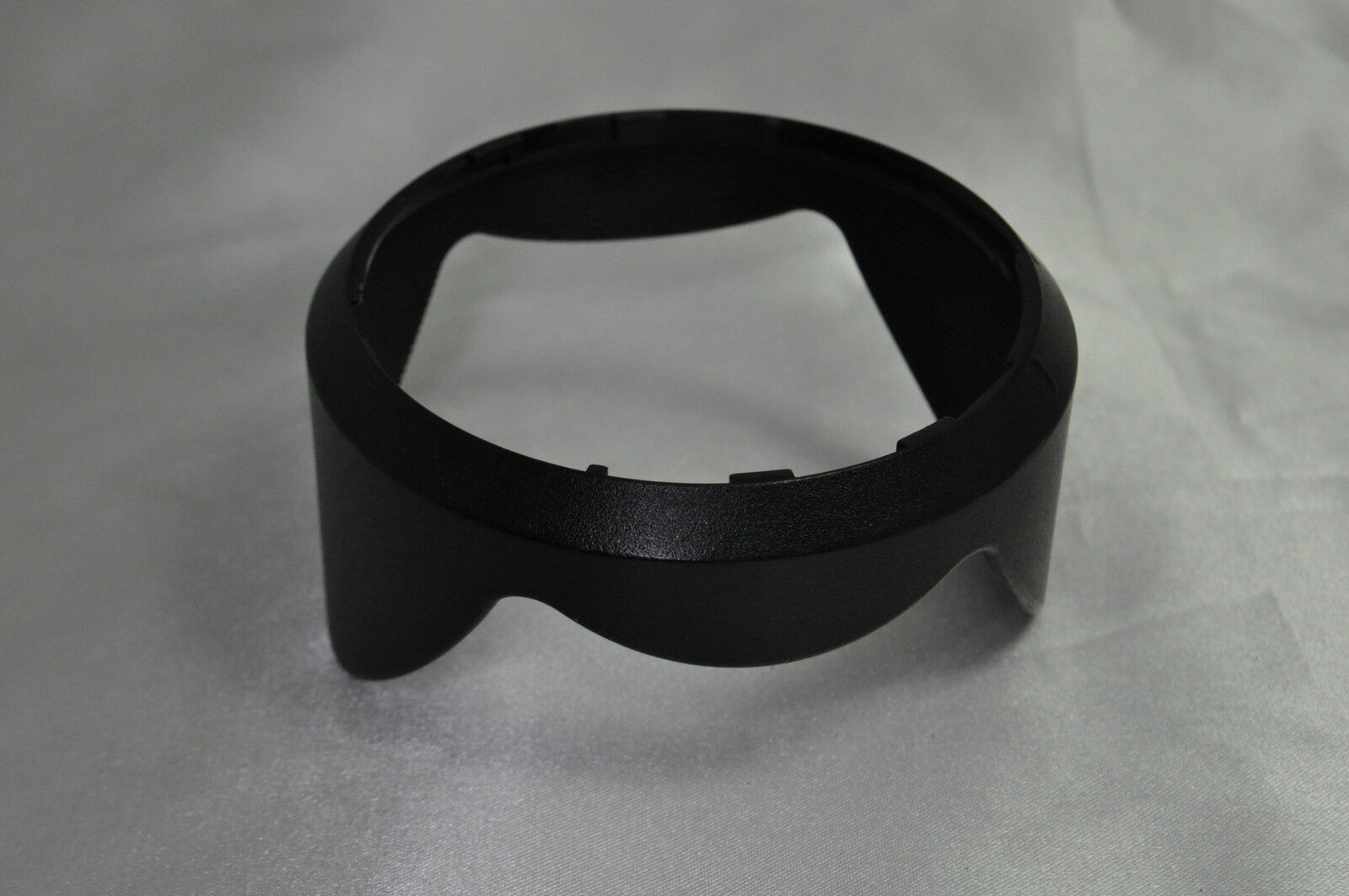 Plastic Lens Hood 71mm unknown brand twist on type zoom