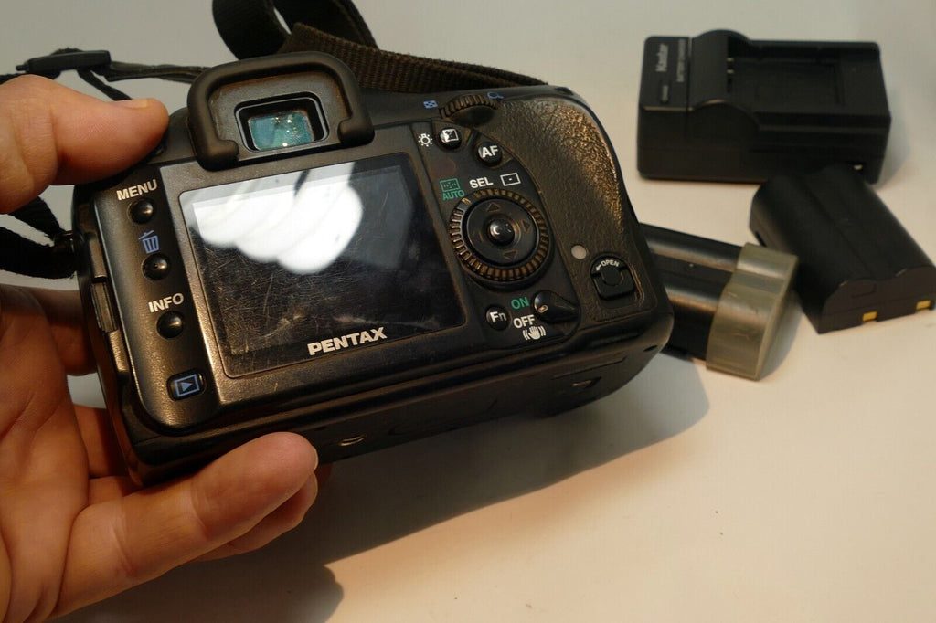 PENTAX Pentax K K10D 10MP Digital SLR Camera Body Only w/ charger battery