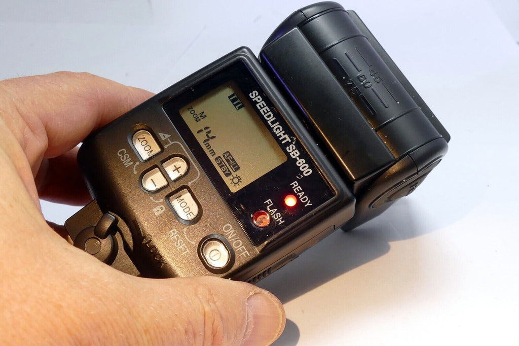 Nikon SB-600 SB 600 Speedlight D-TTL Flash - Does not power on, PARTS AS IS