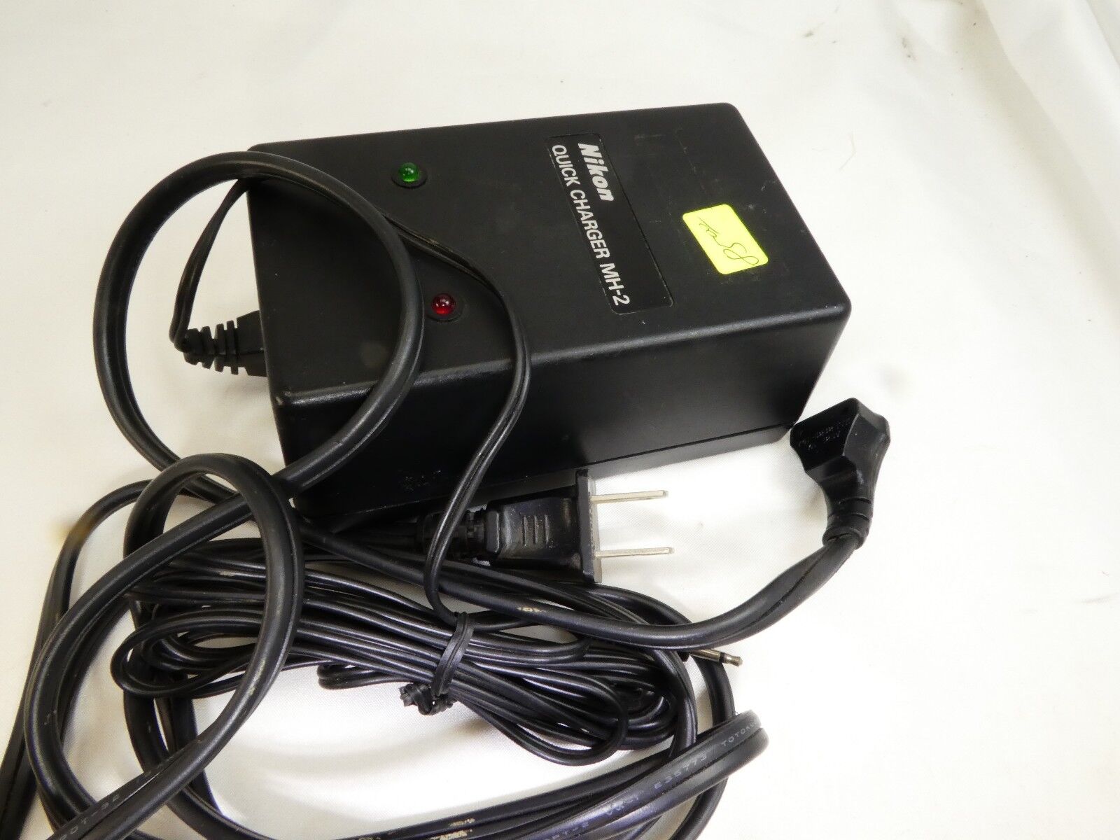 Nikon MH-2 Quick Charger Ac115/220-240V 50/60HZ 10W – DC20V with US wall cable