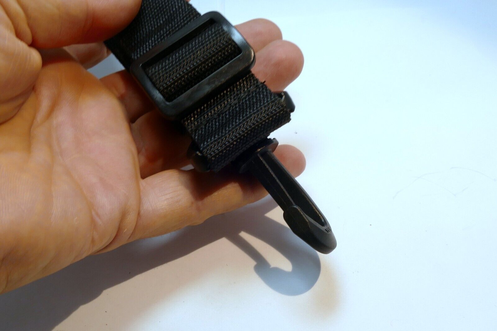 Nylon  3cm wide Shoulder Strap for camera  CASE with Plastic Swivel Hooks - new