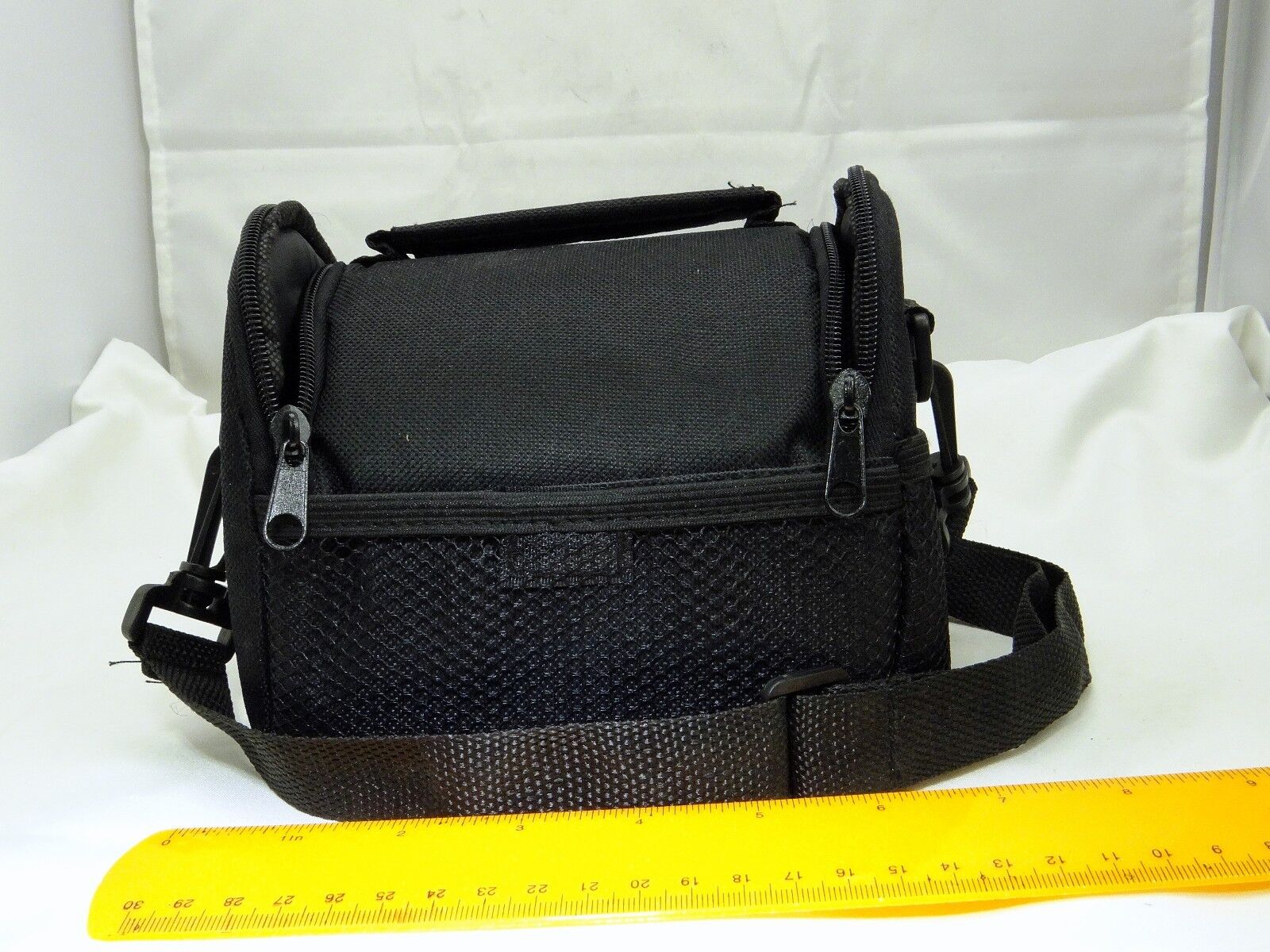 Beach Camera .com Camera Case with shoulder strap for SLR 6X5X4"